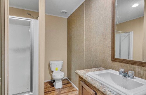 Jasper House | Conveniently located comfy cabin in the lake front community of Westwood