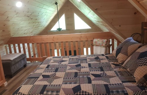 Nelsonville Cabin | The perfect location for the Hocking Hills, or Scenic Railway, of Nelsonville.