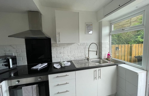 Newcastle-upon-Tyne House | 3 bdrm, with fab links & parking