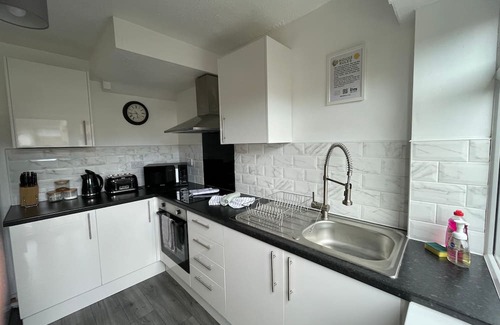 Newcastle-upon-Tyne House | 3 bdrm, with fab links & parking