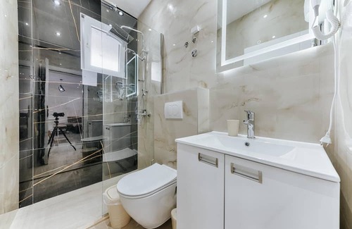 Bar Apartment | Lux Dam Apartments