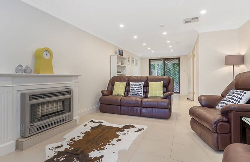 Kensington Gardens House | 3BR Family Home in Kensington Gardens