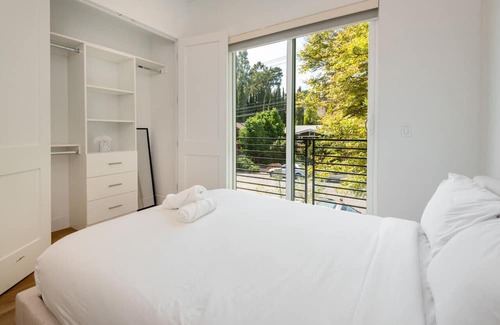 Chinatown Apartment | Modern Elegance: 4BR, 4BA + Outdoor Comfort
