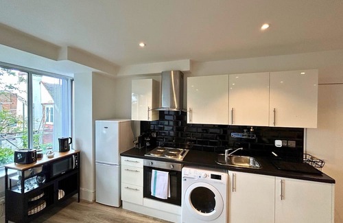 Wokingham Apartment | Wokingham Stunning Two Bedroom Centrally Located