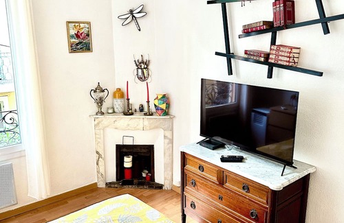 Vernier Apartment | 10-15 min to train, sea, marketplace
