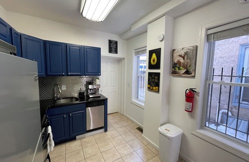 Spruce Hill House | UPenn & Academic Escape - Private Bathroom