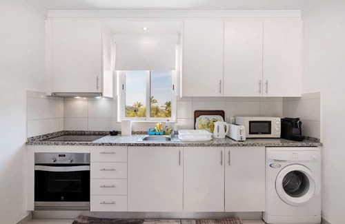 Colmeal House | Holiday Home 'Medronhal Faro' with Mountain View, Wi-Fi and Air Conditioning