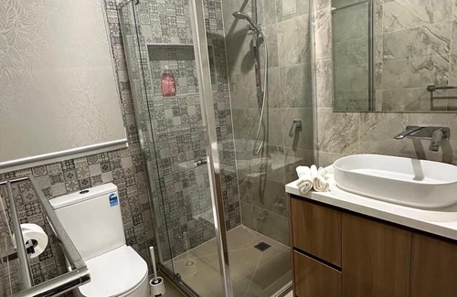 Truganina House | Private En-Suite in a Luxury House