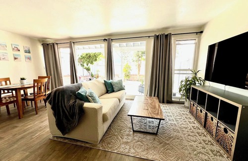 Playa Del Rey House | 1 min walk to the beach! Family friendly w/ large patio in Playa Del Rey.