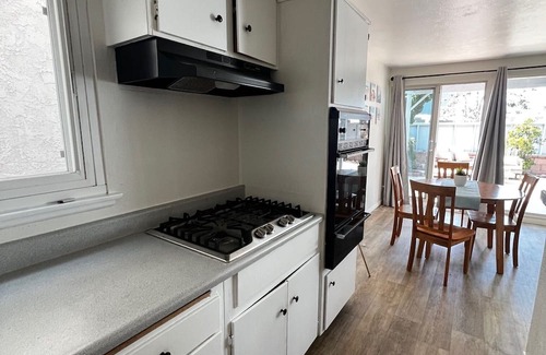 Playa Del Rey House | 1 min walk to the beach! Family friendly w/ large patio in Playa Del Rey.