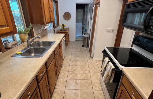 Port Orange House | Cozy Home in Port Orange - less than 10 minutes to beach or race track