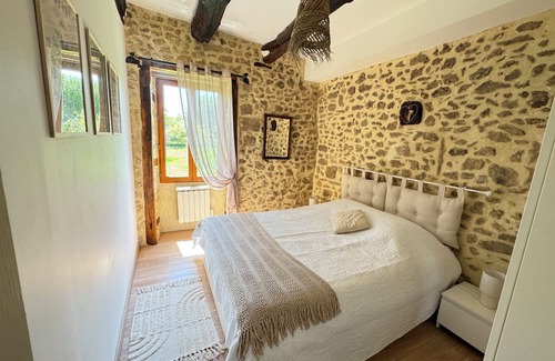 Limeyrat House | La Maison Bleue