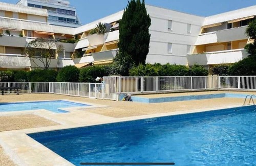 La Grande-Motte Apartment | Coquet 4 Couchages Cœur de Ville, Famille, Piscine Privée, Port, Plage à 500m