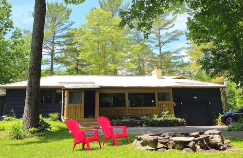 Washago Cottage | Beautiful cottage with river access in Washago