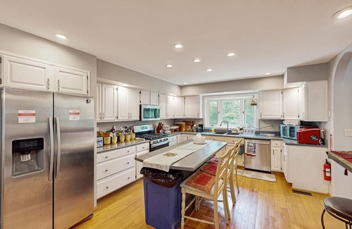 Tafton House | Luxurious home w/in home theater, entertainment & hot tub