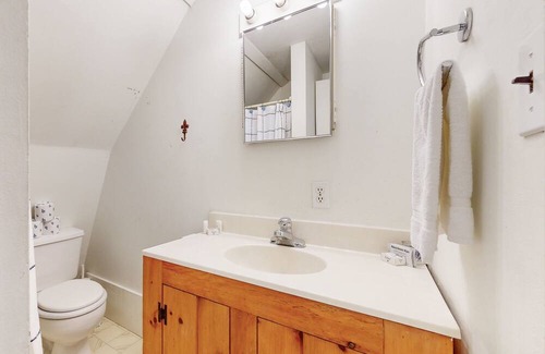 South Bristol Apartment | Inviting Apartment with Family-Friendly Comforts and Serene Outdoor Spaces