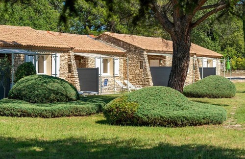 La Roque-sur-Pernes House | Traditional stone cottage in Provence