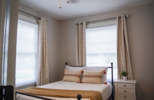 Murray Hill House | Charming Home Retreat "La Casita"~Sleeps~6