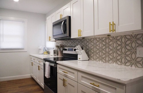 Murray Hill House | Charming Home Retreat "La Casita"~Sleeps~6