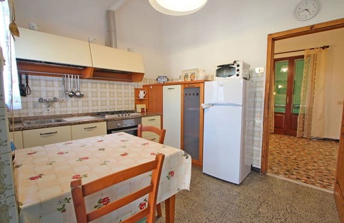 Marina di Massa House | Beautiful private villa with WIFI, A/C, TV, terrace, pets allowed, parking, close to Forte Dei Marmi