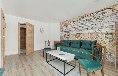 Bytom Apartment | Noble Green Bytom Apartment by Renters