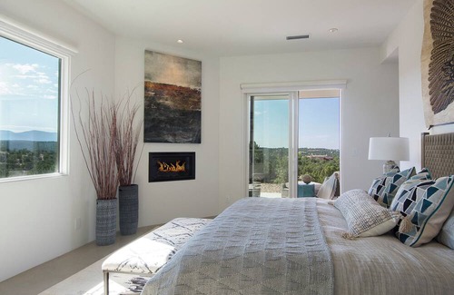 La Tierra House | The perfect modern santa fe Home. Incredible Views! Indoor/outdoor living!