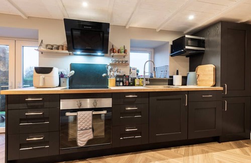 Dinas Cross House | Min-Y-Ffordd - Three Bedroom House, Sleeps 6