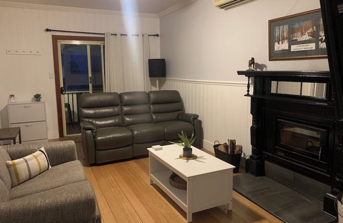 Omeo House | Omeo Holiday Home Ski, cycle, mountain bike, hike, run, fish or relax