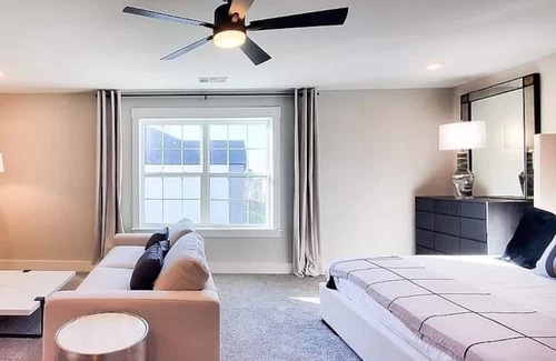 Princeton House | Loop, Newly Built Luxurious, Modern & Cozy Home