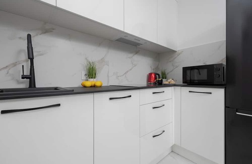 Muranow Apartment | Elegant Apartment in Warsaw by Renters