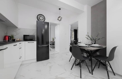 Muranow Apartment | Elegant Apartment in Warsaw by Renters