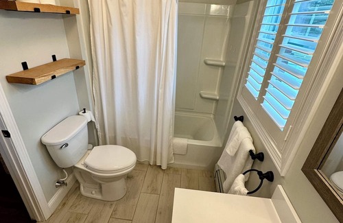 West Mystic House | Historic Mystic at it’s best - walking distance to DT & children’s park!