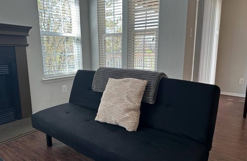 Gaithersburg Apartment | Cozy Home by Rio Lakefront