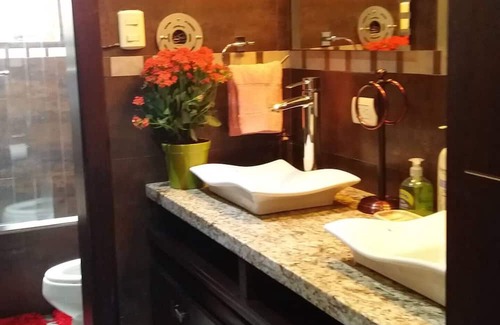 Totoracocha House | 3BR w/King bed in Cuenca close to IESS & Hospl Rio