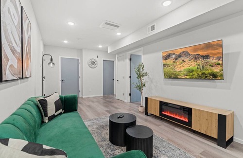 Spruce Hill Apartment | 7 Minutes to Center City Philadelphia! Entire 3 Bedroom 3 Bathroom Apartment!