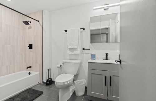 Spruce Hill Apartment | 7 Minutes to Center City Philadelphia! Entire 3 Bedroom 3 Bathroom Apartment!