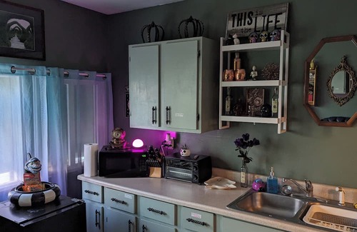 Arlington House | UNIQUE DUNGEON RETREAT - Experience your own 50 Shades of Gray Kink Adventure 😈