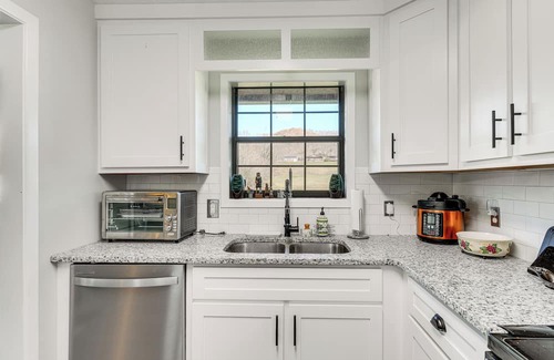 Rogersville House | Pet-Friendly Countryside Haven Near Cherokee Lake!