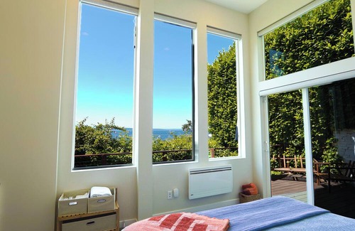 North Admiral House | Your Perfect Alki Beach Escape Awaits!
