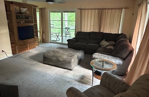 Effingham House | Retreat at the lake