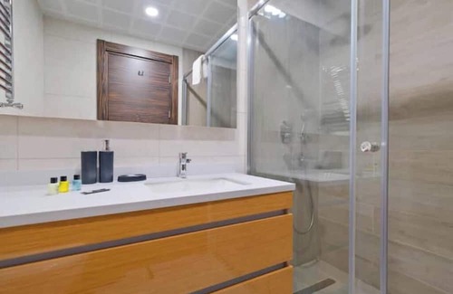 Basaksehir Apartment | Aspen - Modern Design 2BR Apt w/ Parking & Gym