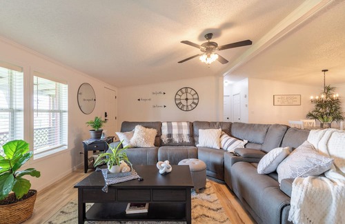 New Haven  Huron County House | Cozy, Rural and inviting.