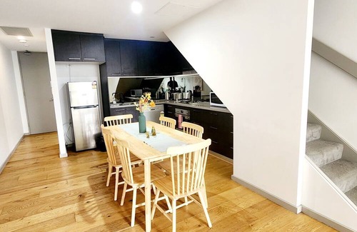Zetland Apartment | Modern 2 Bed Apartment - Urban Living in Waterloo