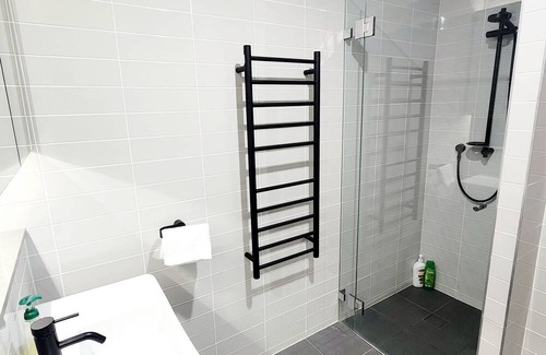 Zetland Apartment | Modern 2 Bed Apartment - Urban Living in Waterloo