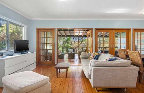 Copacabana House | Casa Del Arbol | Accom Holidays