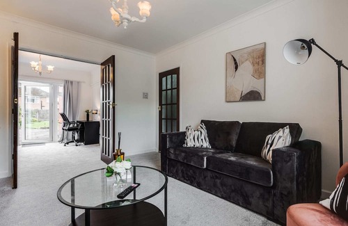 Bamber Bridge House | Serenity - 3 bedrooms, FREE WiFi & Parking