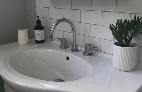 Milton Cottage | Short Walk to Milton Village | Cosy and Quiet | Dogs Welcome