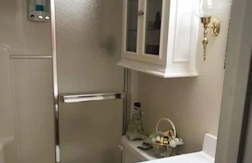 Cascade Apartment | cozy, quiet with Mountain View’s . Super friendly hosts.