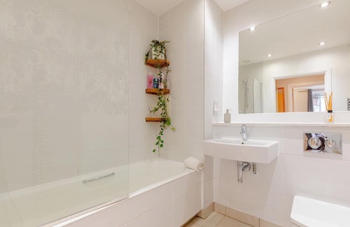 De Beauvoir Apartment | Vibrant & Inviting 1BD Flat, Heart of Haggerston!