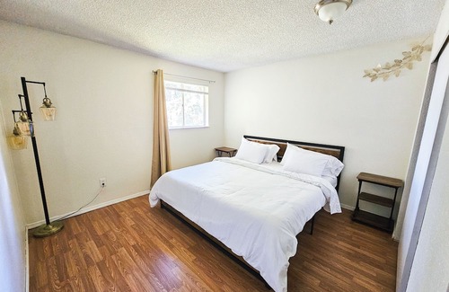 Monta Vista House | Cozy 3BD Duplex Near JBLM